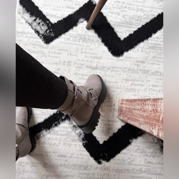 Nordstrom Water Resistant Women Boot Macombs Moto Boot BRAND NEW packaging - Picture 3 of 9